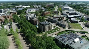 Luchtfoto van een bedrijventerrein met kantoorpanden