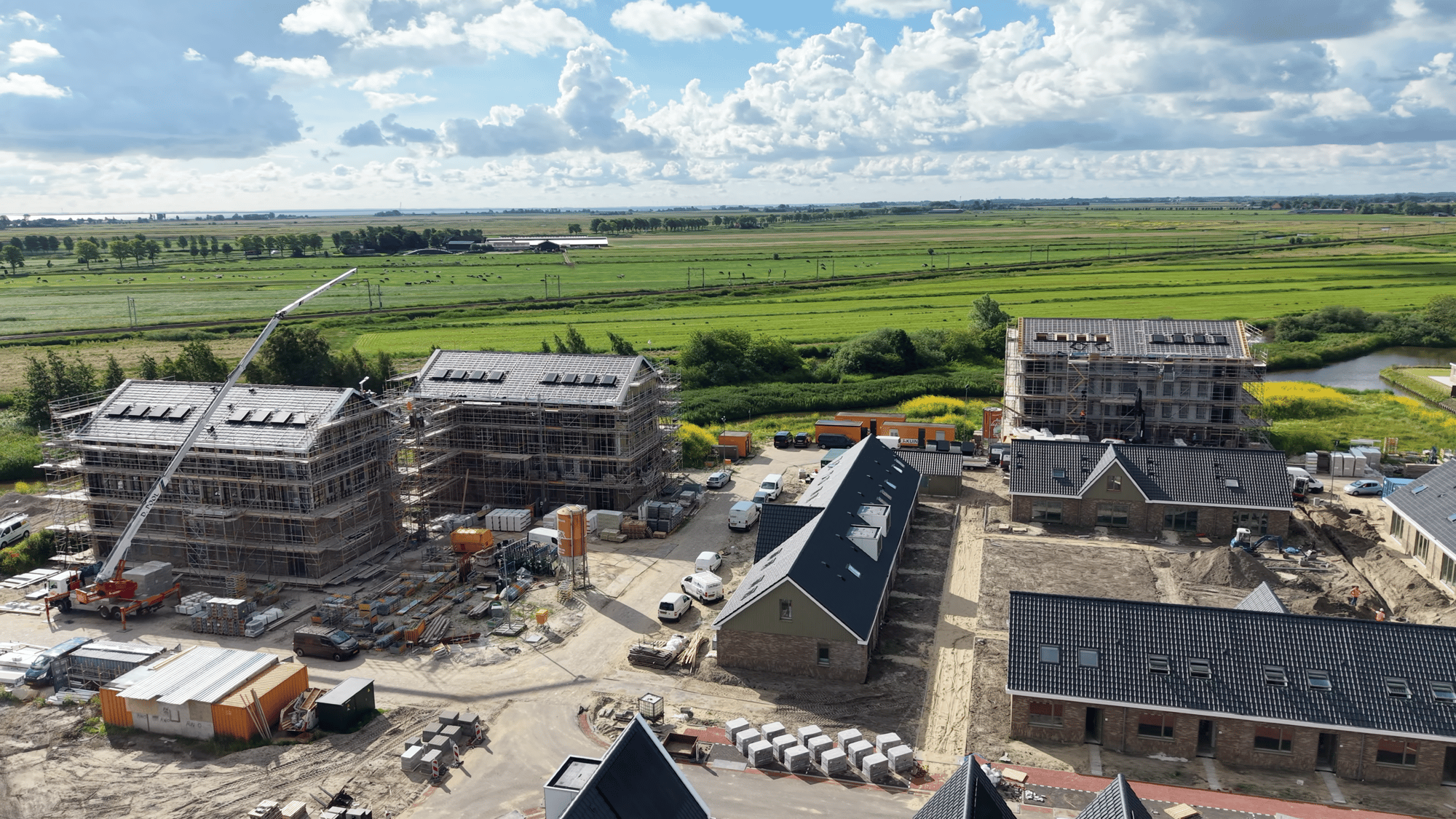 Drie appartementengebouwen met schuine daken in Waterrijk fase 3C in Oosthuizen Drie appartementengebouwen met schuine daken in Waterrijk fase 3C in Oosthuizen