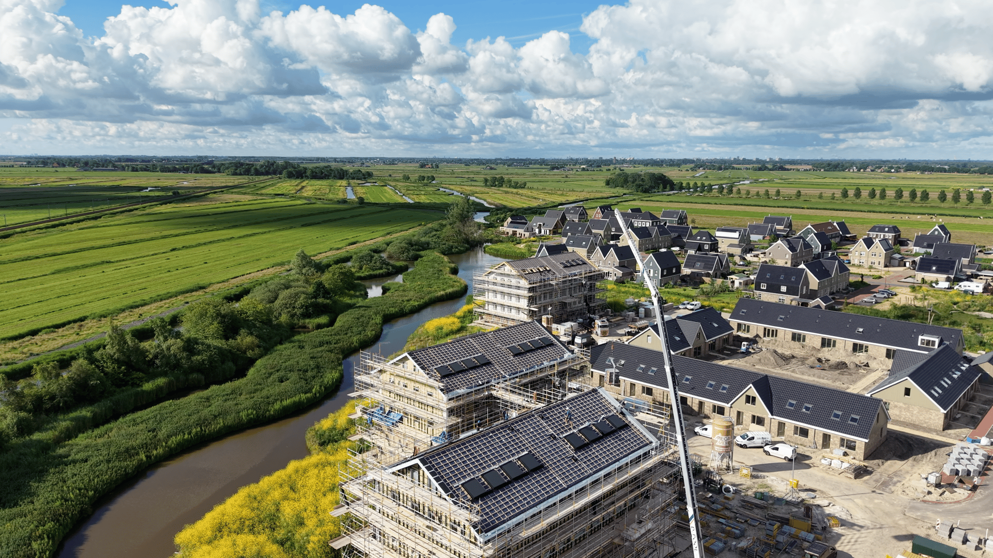 Drie appartementengebouwen met schuine daken in Waterrijk Drie appartementengebouwen met schuine daken in Waterrijk